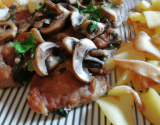 Porc frit aux champignons, poireau et fromage