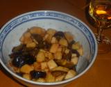 Salade de fruits pommes prunes aromatisee au jus d'oranges et jus de framboises