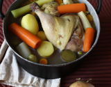 Pot au feu de chapon aux légumes oubliés