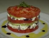 Mille-feuilles de tomates à la féta et aux concombres maison