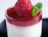 Verrine de mousse de Philadelphia, biscuit et gelée de framboises