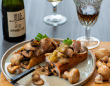 Rôti de porc aux pruneaux, vin blanc et champignons de Paris