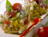 Salade de crozets, dés de tomates, poivron jaune, concombre, féta, basilic, vinaigrette à l'huile d'olive et au citron