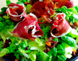 Salade andalouse au jambon de Serrano et chorizo