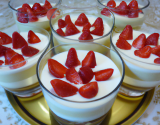 Verrines de tiramisu aux fraises, riches en fruits