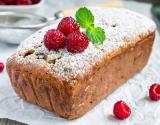 Cake à la noix de coco, aux framboises et aux pépites de chocolat au lait