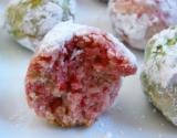 Amaretti la cerise et à la pistache