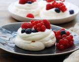 Mini-pavlova aux fruits rouges