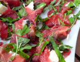 Roulés de carpaccio, roquette et parmesan