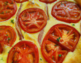 Tarte au fromage et lardons sauce tomate