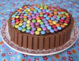 Gâteau aux smarties et kit kat