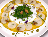 Carpaccio de noix de Saint Jacques et poires vinaigrette aux algues