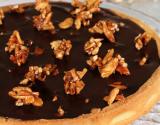 Tarte à la ganache au chocolat au lait d'amandes et amandes caramélisées