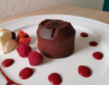 Fondant au chocolat et son coulis de framboises