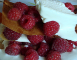 Millefeuille de framboises du jardin, mi glace chocolat blanc