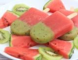 Popsicle ou esquimaux glacés pastèque et kiwi