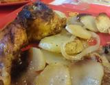 Cuisses de poulet au four, aux pommes de terre et oignons