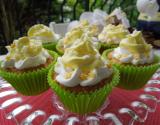 Cupcakes aux pommes et cerneaux de noix avec son topping crème chantilly arôme de pomme