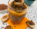 Verrine de lentilles à la fourme d'Ambert, fricassée de dinde et croutons de pain d'épices