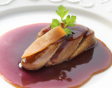 Foie gras de canard sur pieds de porc braisés maison