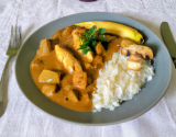 Curry de poulet à la noix de coco et bananne