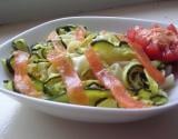 Salade de tagliatelles, saumon et courgettes