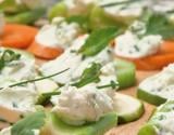 Canapés de légumes au fromage frais et aux herbes