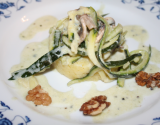 Ecrasée de pommes de terre aux spaghetti de courgettes aux champignons et à la crème de roquefort