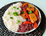 Poulet épicé avec assortiment de riz