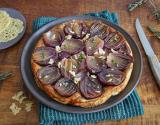 Tarte tatin aux oignons rouges et tuiles de parmesan