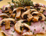 Escalopes de dinde aux champignons, jambon de bayonne et thym frais