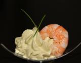 Espuma d'avocat aux crevettes épicées