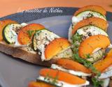 Crostinis aux abricots, courgette et fromage de chèvre