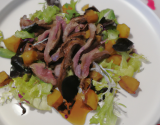 Salade tiède de canard confit et barbe de capucins au vinaigre de Leffe brune