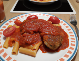 Polpettone et pennes à la sauce tomate