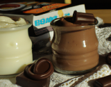 Petits pots de crème au yaourt et au chocolat