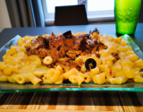 Gratin de macaroni, hachis de bœuf et petits légumes