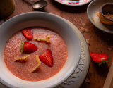 Soupe de fraises Gariguette et sa tuile aux amandes