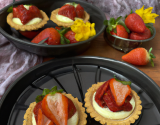 Tartelettes aux fraises à la mousseline de jasmin sur sablé breton et son coulis de fraise citronné