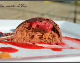 Dômes à la mousse au chocolat truffée de framboises et d'éclats de spéculoos