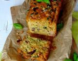 Cake de Kamut® aux olives noires, courgettes, tofu fumé et tomates séchées