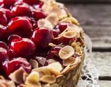 Gâteau aux cerises confites et amandes