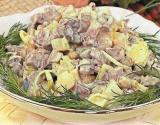 Salade de beuf avec des champignons