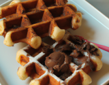 Gaufres croquantes au chocolat chaud et glacé