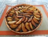 Tarte à la purée de pruneaux et poires caramélisées