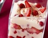 Tiramisu aux fraises, Philadelphia et liqueur de mûre