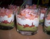 Verre'in tartare de tomates mousse d'avocat et crevettes