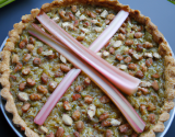 Tarte à la rhubarbe et aux noisettes