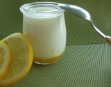 Yaourts à l'arôme citron sur lit de Lemon Curd