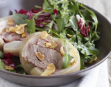 Salade de tête de veau tiède aux pissenlits et amandes grillées